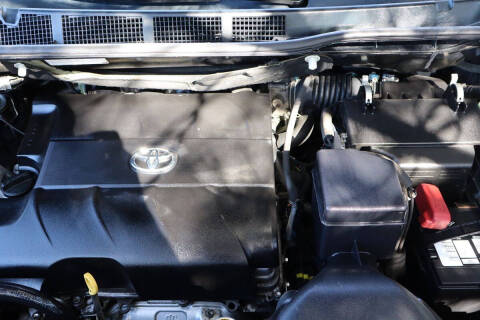 2011 Toyota Sienna LE 7-Passenger Auto Access Seat