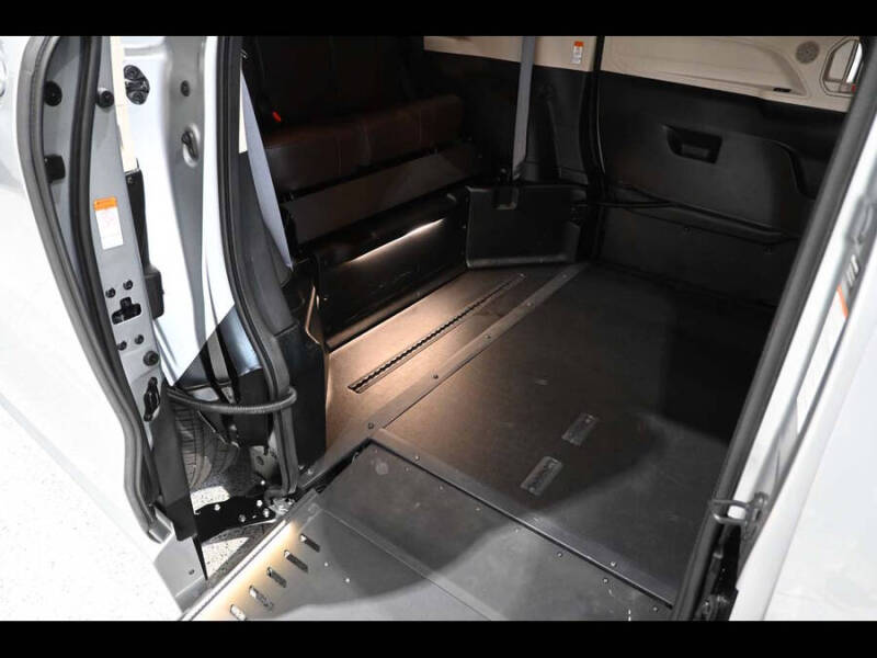 2024 Toyota Sienna Platinum 7-Passenger