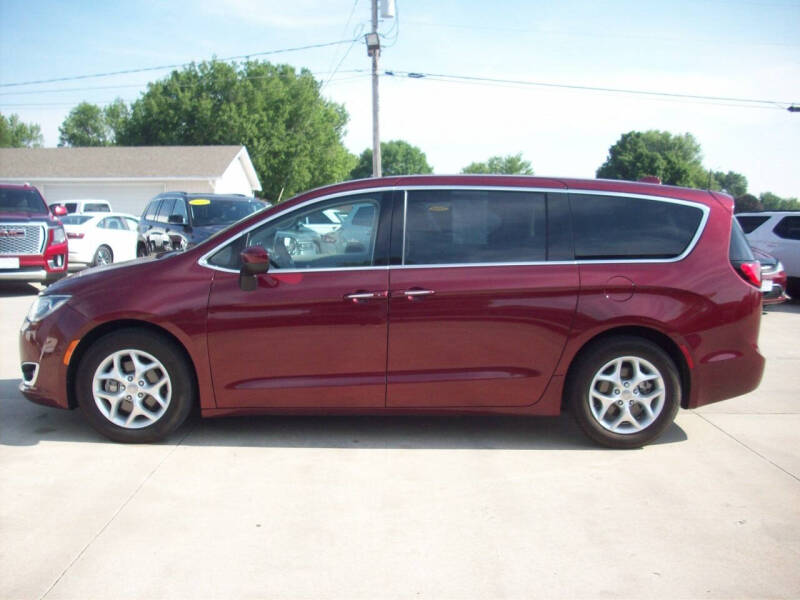 Used 2017 Chrysler Pacifica Touring Plus with VIN 2C4RC1BG6HR811320 for sale in Seneca, KS
