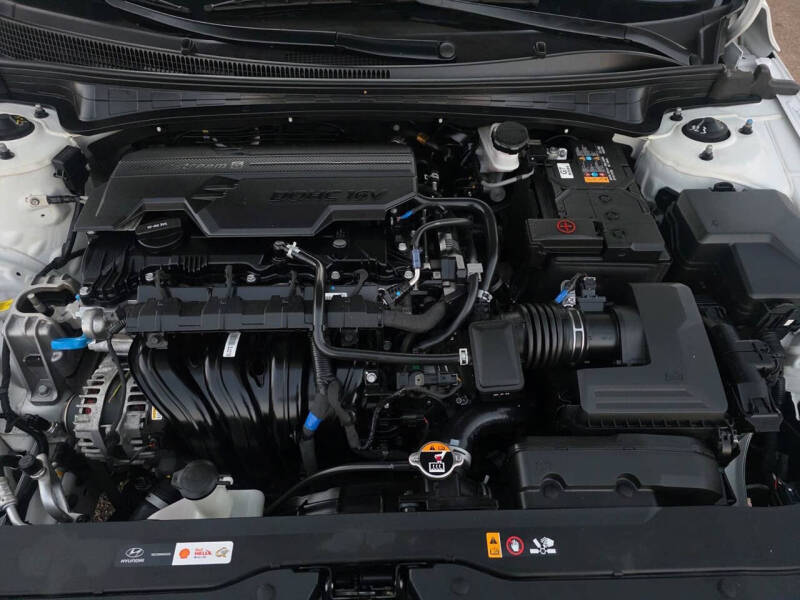 2025 Hyundai Elantra SE