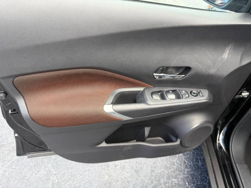 2024 Nissan Kicks SR