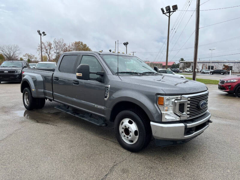 2022 Ford F-350 Super Duty XLT photo 4