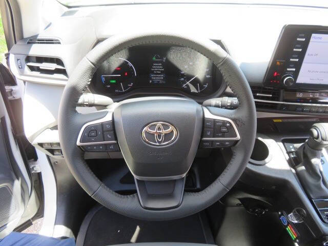 2023 Toyota Sienna XLE 8-Passenger