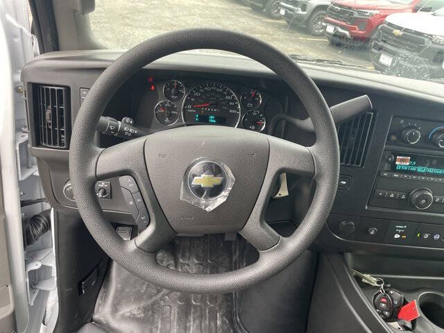 2025 Chevrolet Express 2500