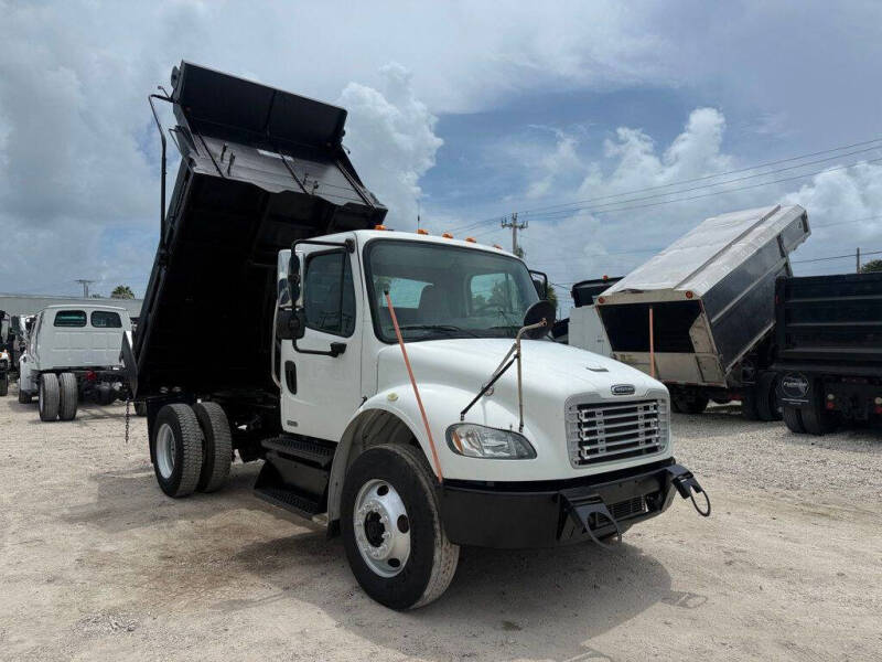 2011 Freightliner M2 106