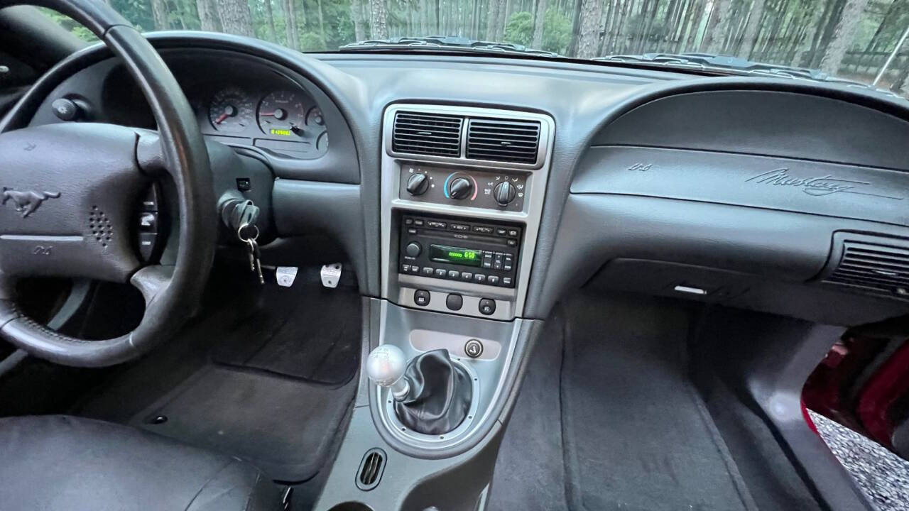2004 Ford Mustang 7