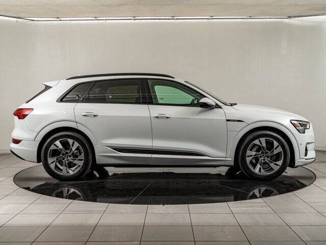 2021 Audi e-tron quattro Premium