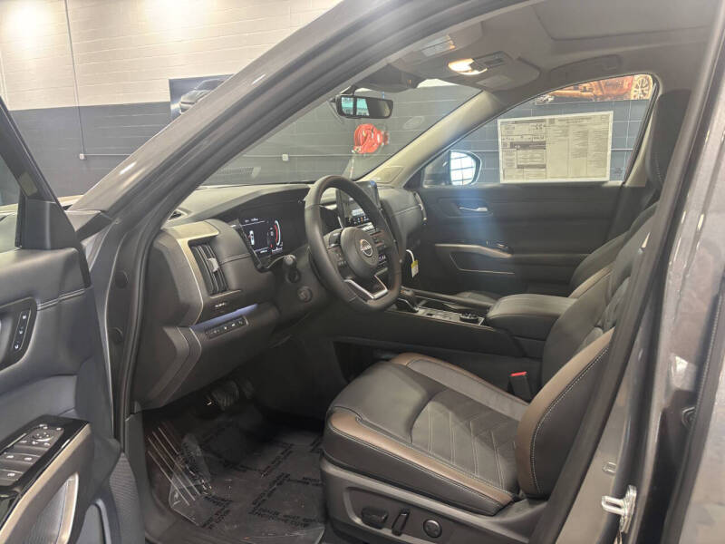 2025 Nissan Pathfinder Platinum