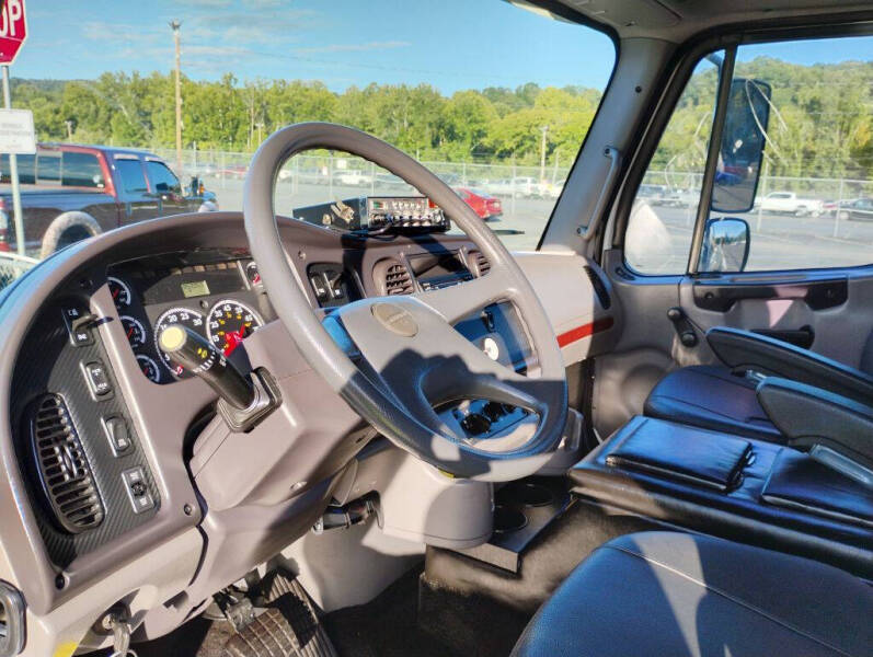 2006 Freightliner M2 106