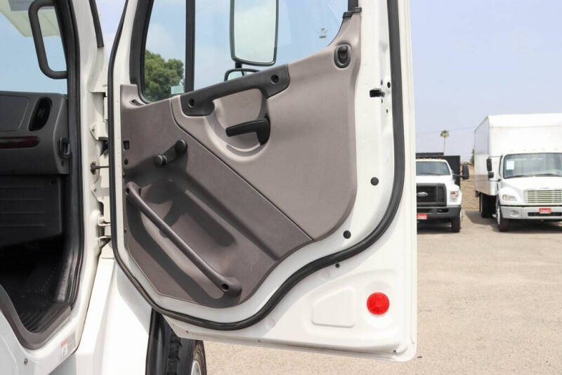 2017 Freightliner M2 106