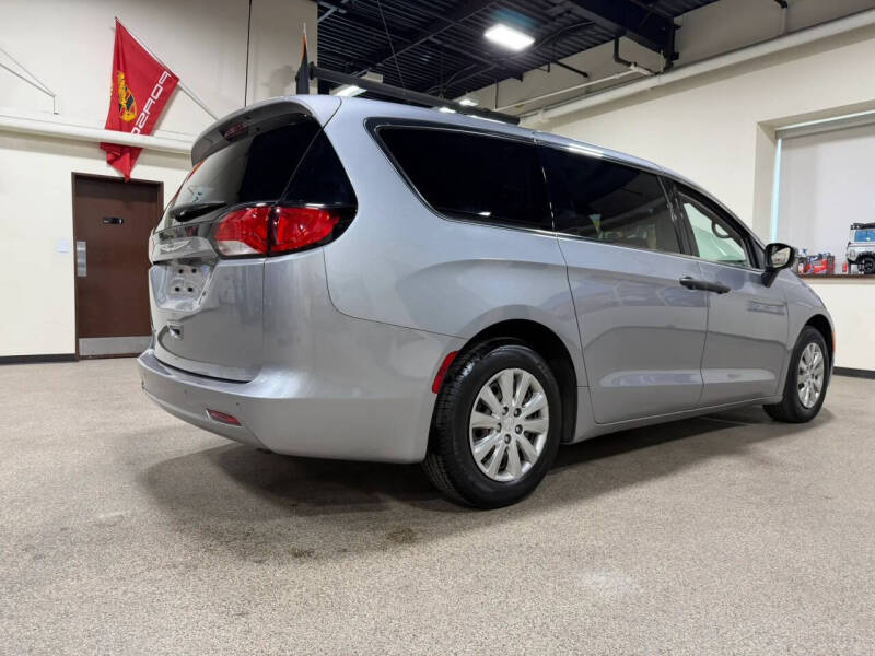 2021 Chrysler Voyager L