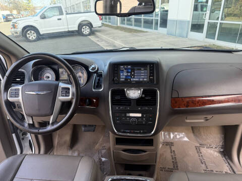 2016 Chrysler Town and Country Touring
