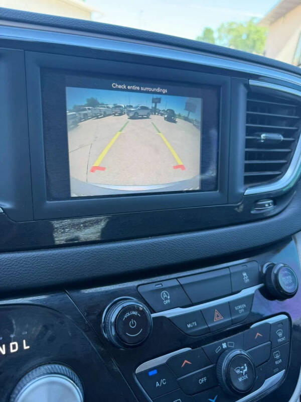 2020 Chrysler Voyager LXi