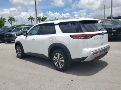 2025 Nissan Pathfinder SL