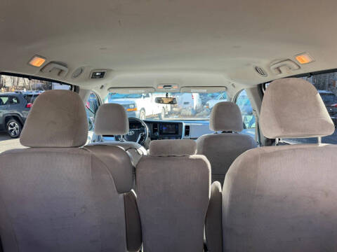 2015 Toyota Sienna LE 8-Passenger