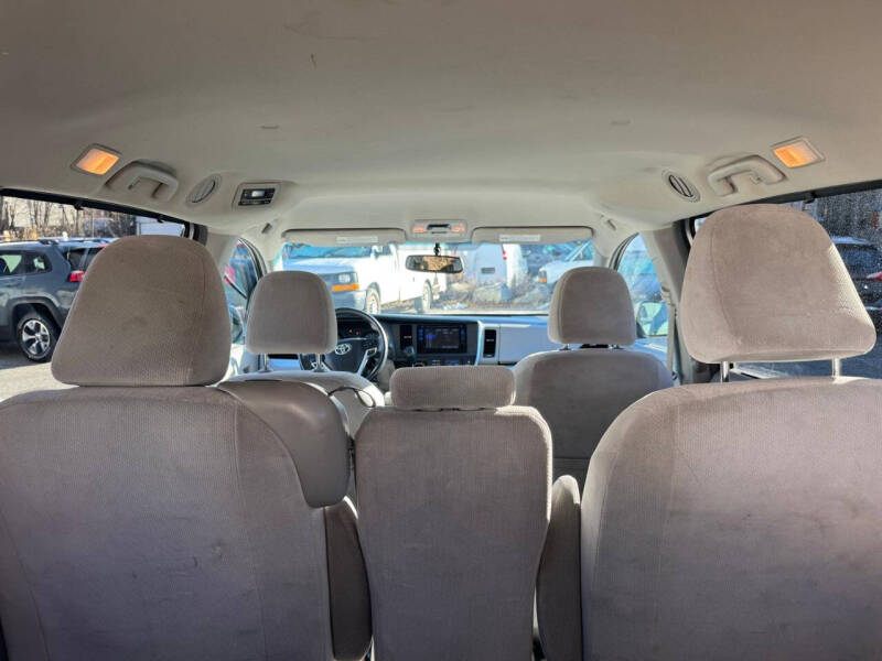 2015 Toyota Sienna LE 8-Passenger