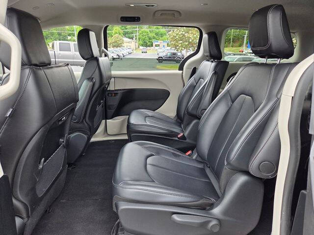 2024 Chrysler Pacifica Plug-In Hybrid Select