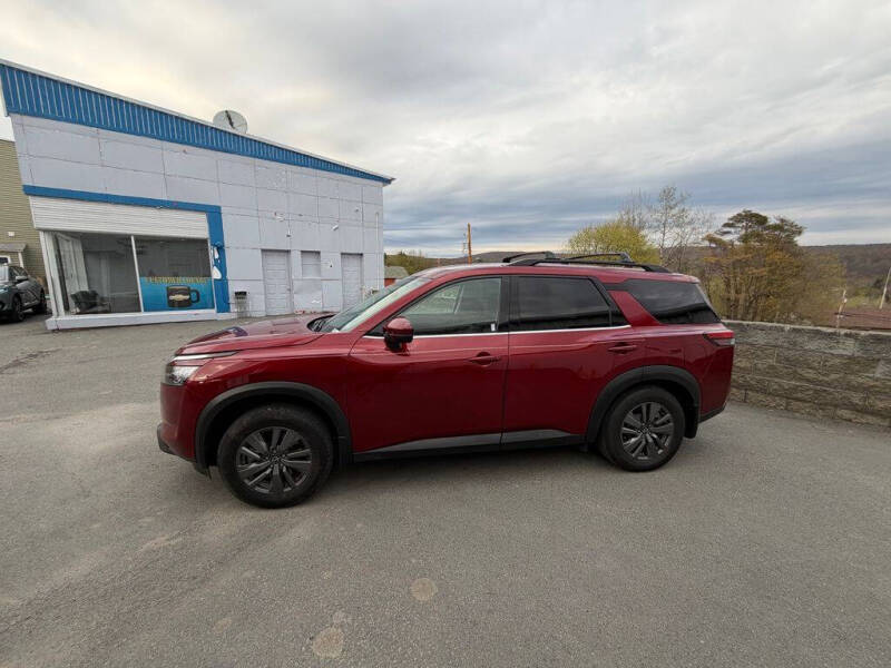 2024 Nissan Pathfinder SV
