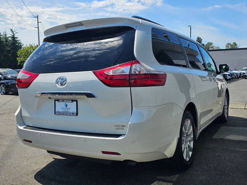 2017 Toyota Sienna Limited Premium 7-Passenger