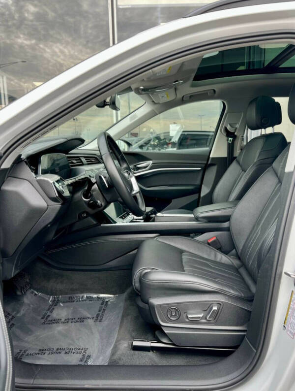 2024 Audi Q8 e-tron quattro Prestige