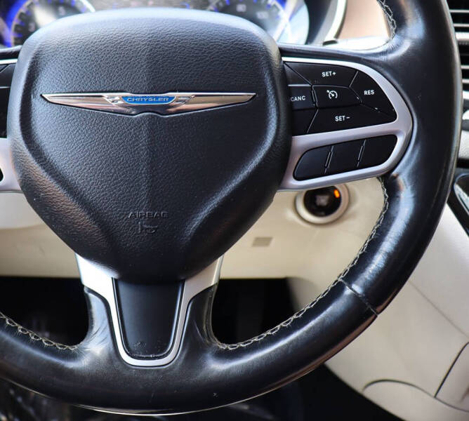 2021 Chrysler Voyager LX