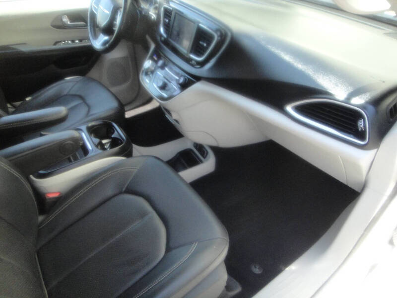 2020 Chrysler Pacifica Touring L