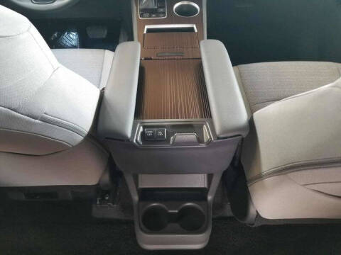 2022 Toyota Sienna LE 8-Passenger