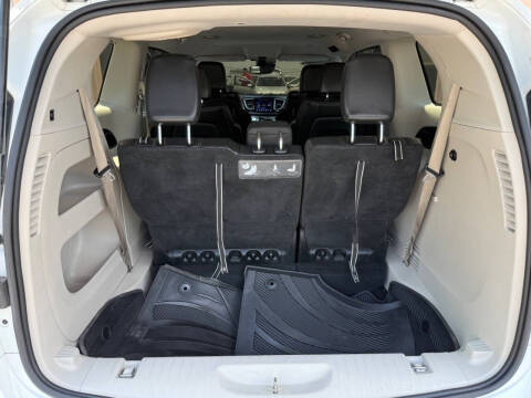 2017 Chrysler Pacifica Touring-L Plus