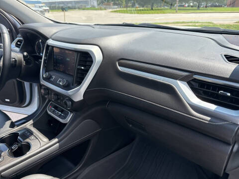 2023 GMC Acadia SLT
