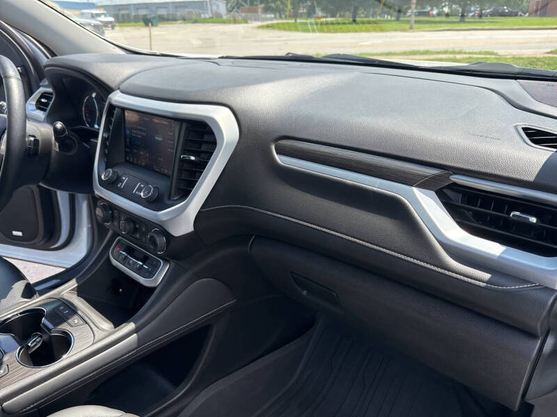 2023 GMC Acadia SLT