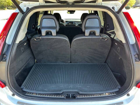 2021 Volvo XC90 T6 Momentum 7-Passenger