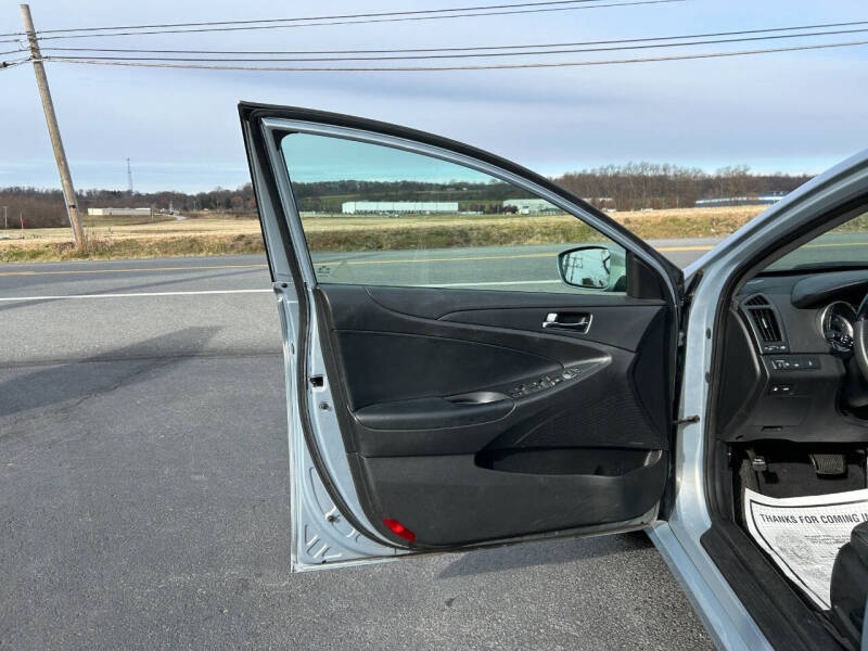 2011 Hyundai Sonata SE photo 16