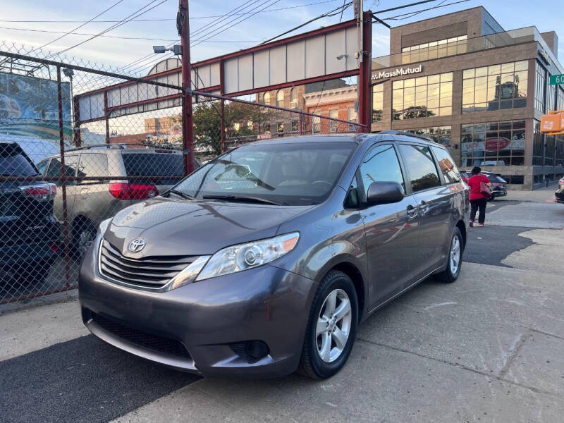 2017 Toyota Sienna LE 8-Passenger