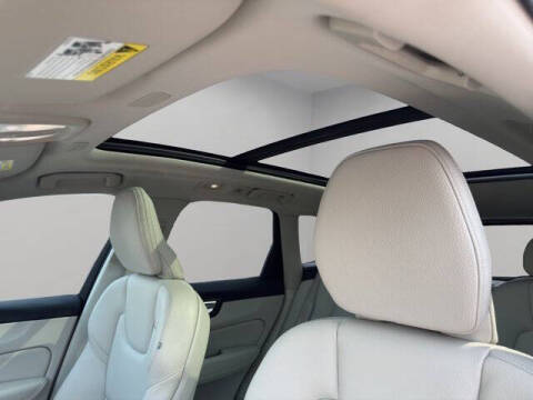 2022 Volvo XC60 B5 Momentum