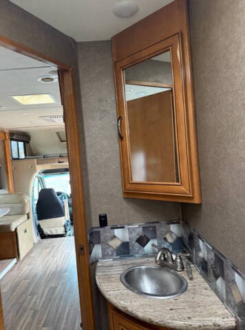 2018 Thor Motor Coach Quantum KM24