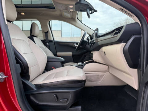2020 Ford Escape Hybrid Titanium
