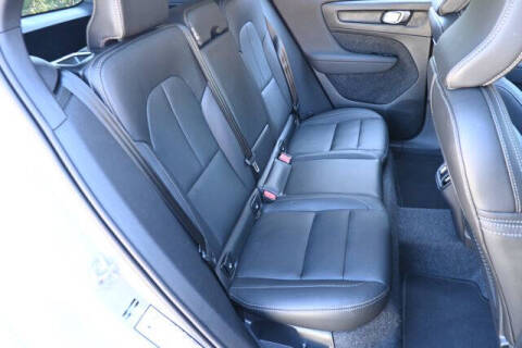 2025 Volvo XC40 B5 Core Bright Theme