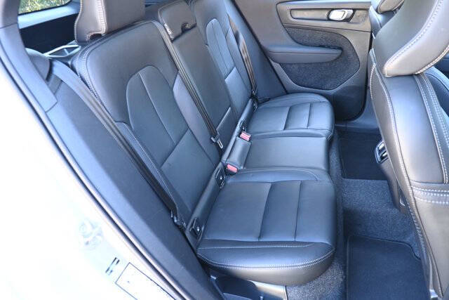 2025 Volvo XC40 B5 Core Bright Theme