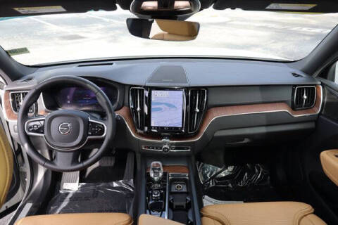2024 Volvo XC60 Recharge T8 Ultimate Dark Theme