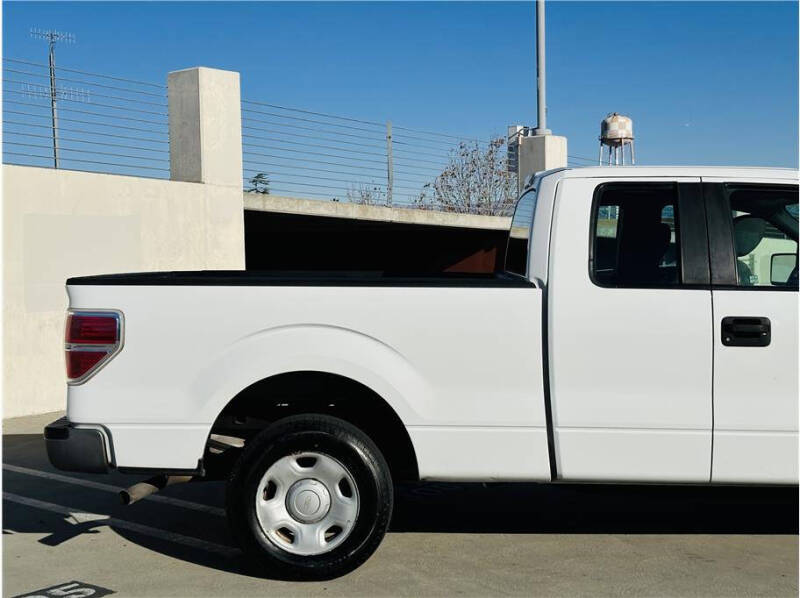 2009 Ford F-150 STX photo 14