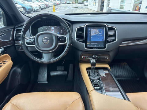 2018 Volvo XC90 T6 Momentum