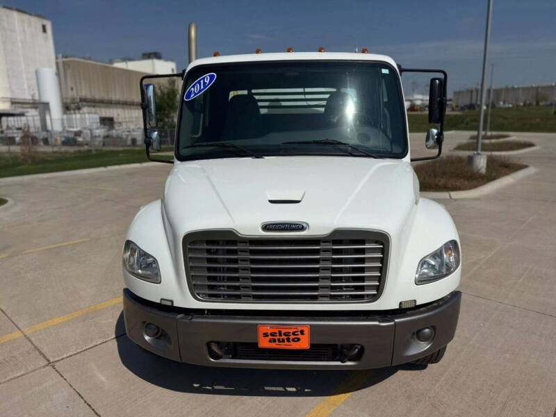 2019 Freightliner M2 106