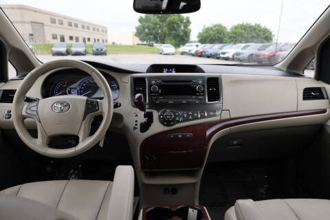 2012 Toyota Sienna XLE 7-Passenger Auto Access Seat