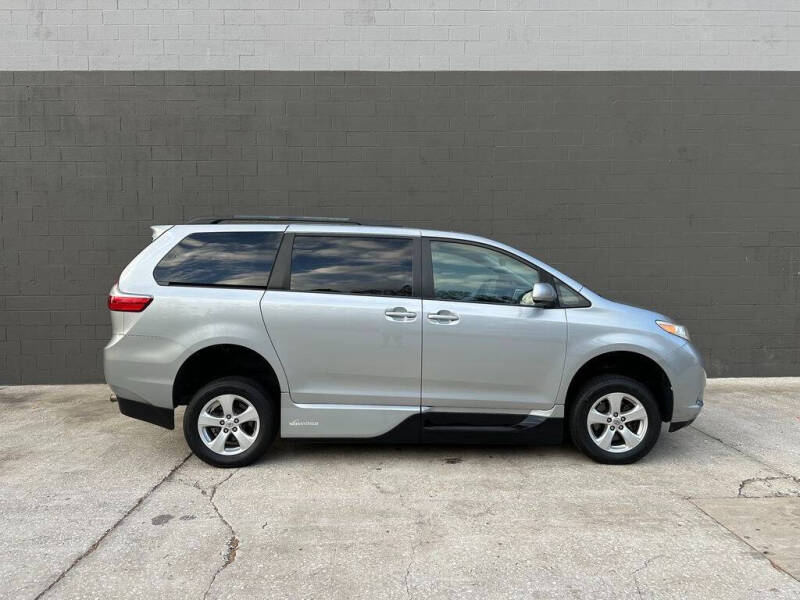 2015 Toyota Sienna LE Mobility 7-Passenger