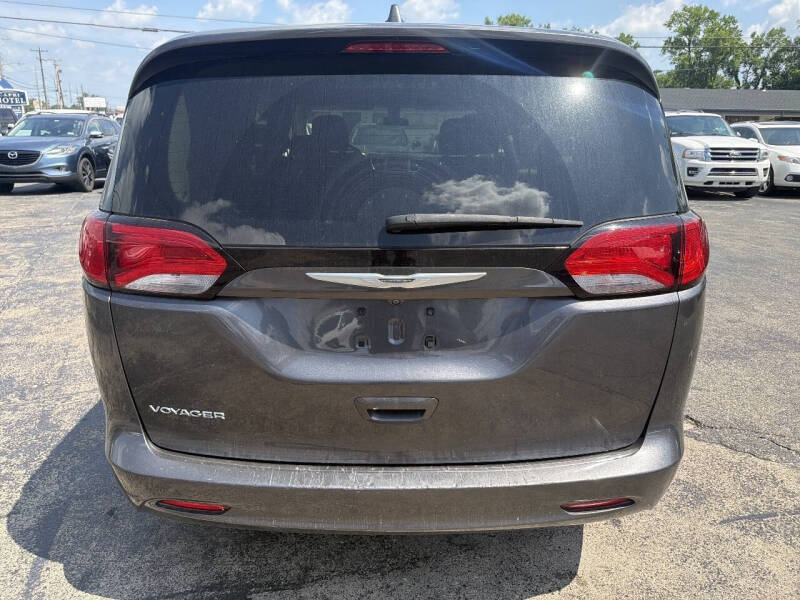 2021 Chrysler Voyager LX