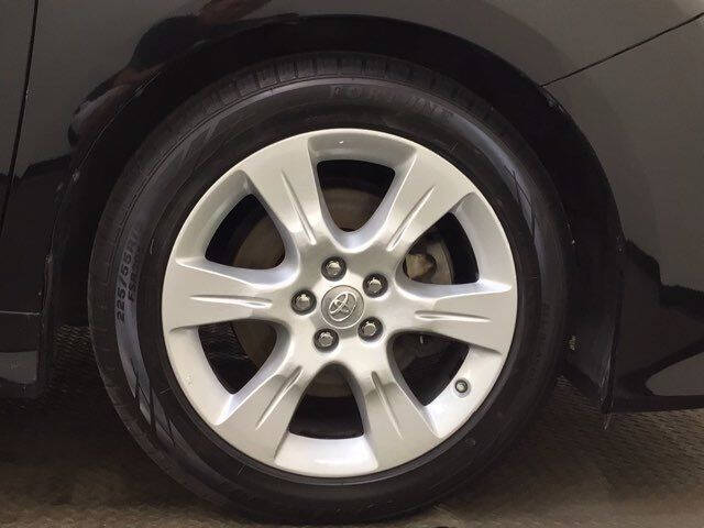 2012 Toyota Sienna SE 8-Passenger