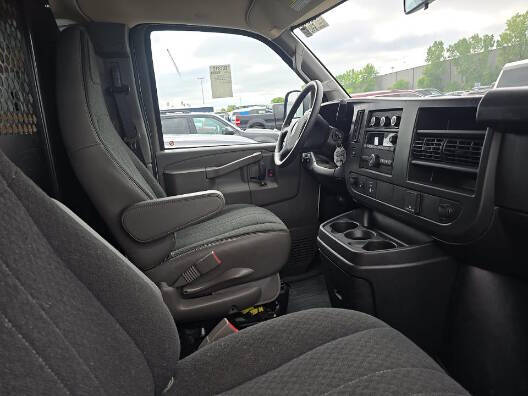 2025 Chevrolet Express 2500