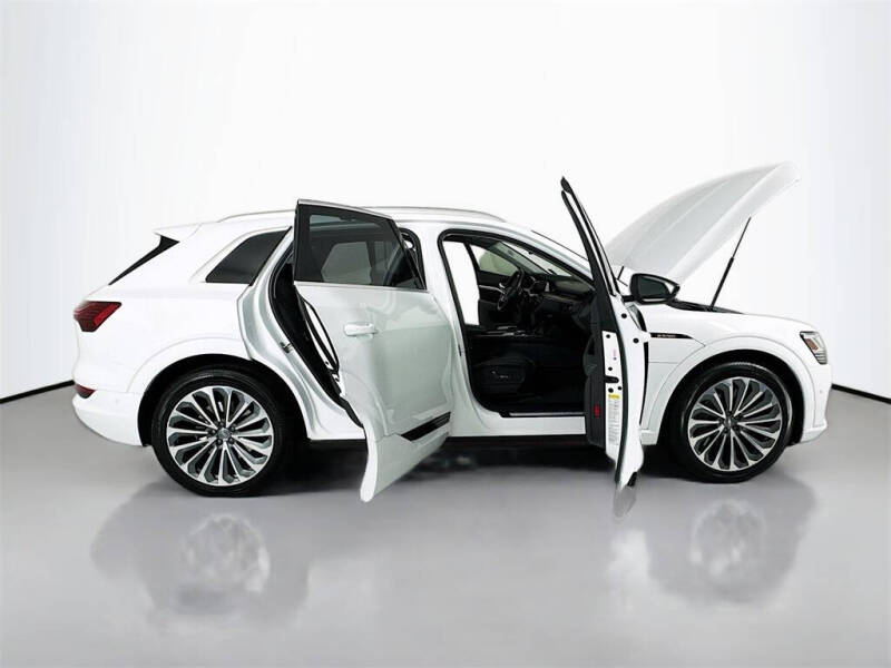 2019 Audi e-tron quattro Prestige