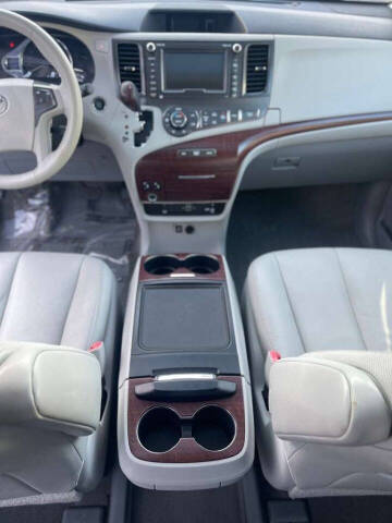 2014 Toyota Sienna XLE 7-Passenger