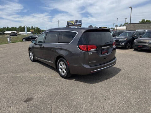 2017 Chrysler Pacifica Touring-L Plus